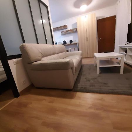 Appartement 2 Pieces, Proche Rer, Bus Et Chateau Rambouillet Exterior foto